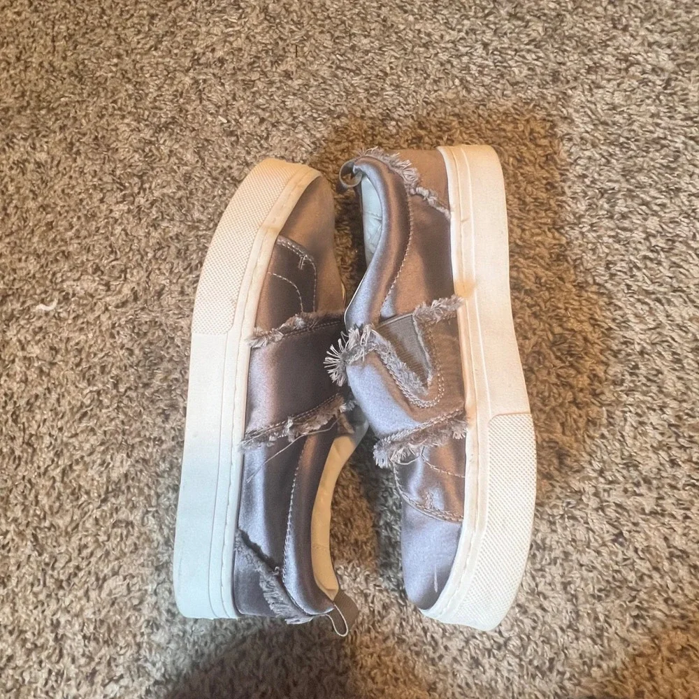 Sam Edelman Women 7.5M‎ Mauve Grey Satin Frayed Edge Slip On Platform Sneakers